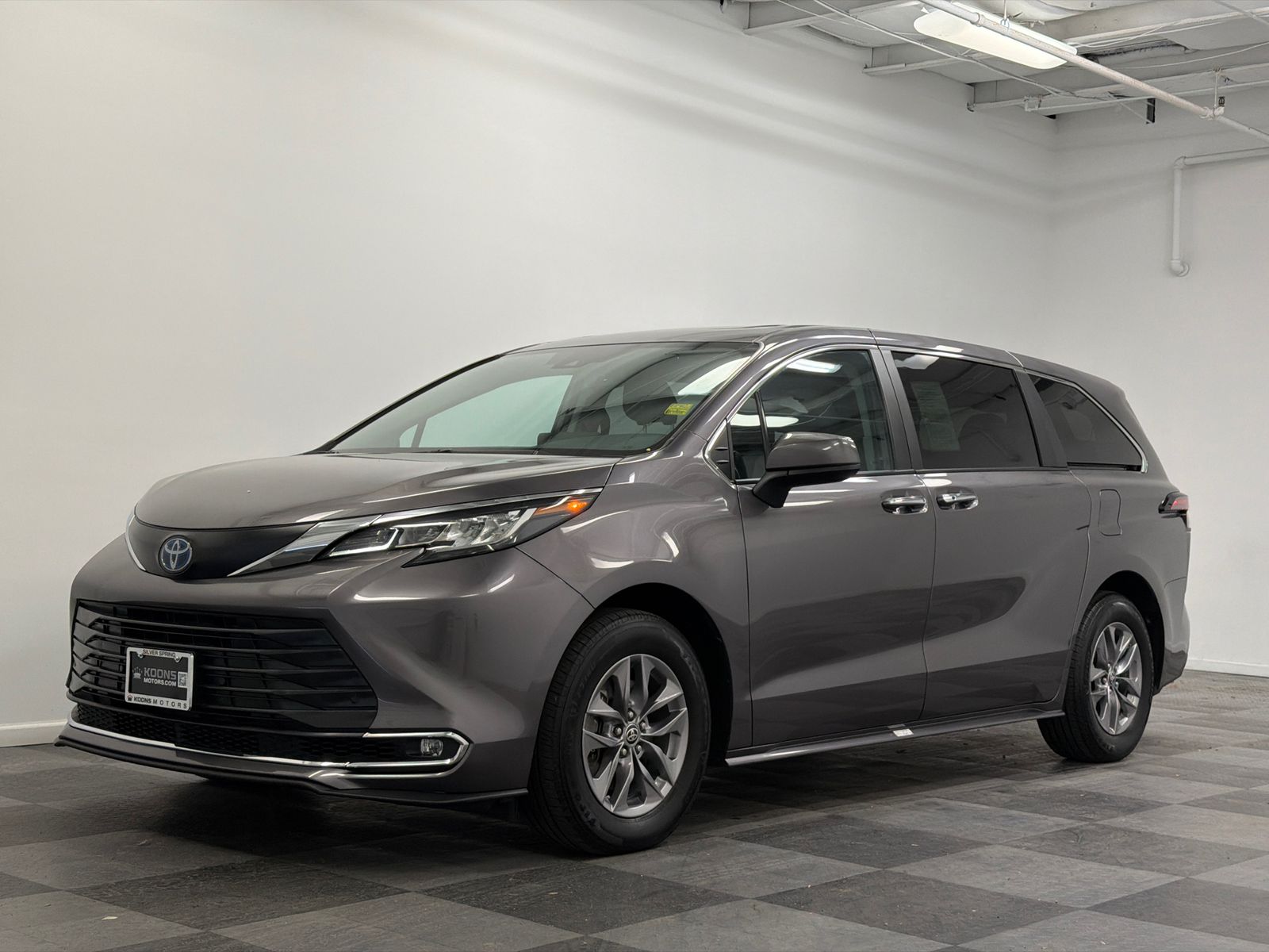 Predawn Gray Mica 2023 Toyota Sienna XLE 7-Passenger FWD Minivan Front-Wheel Drive Continuously Variable Transmission