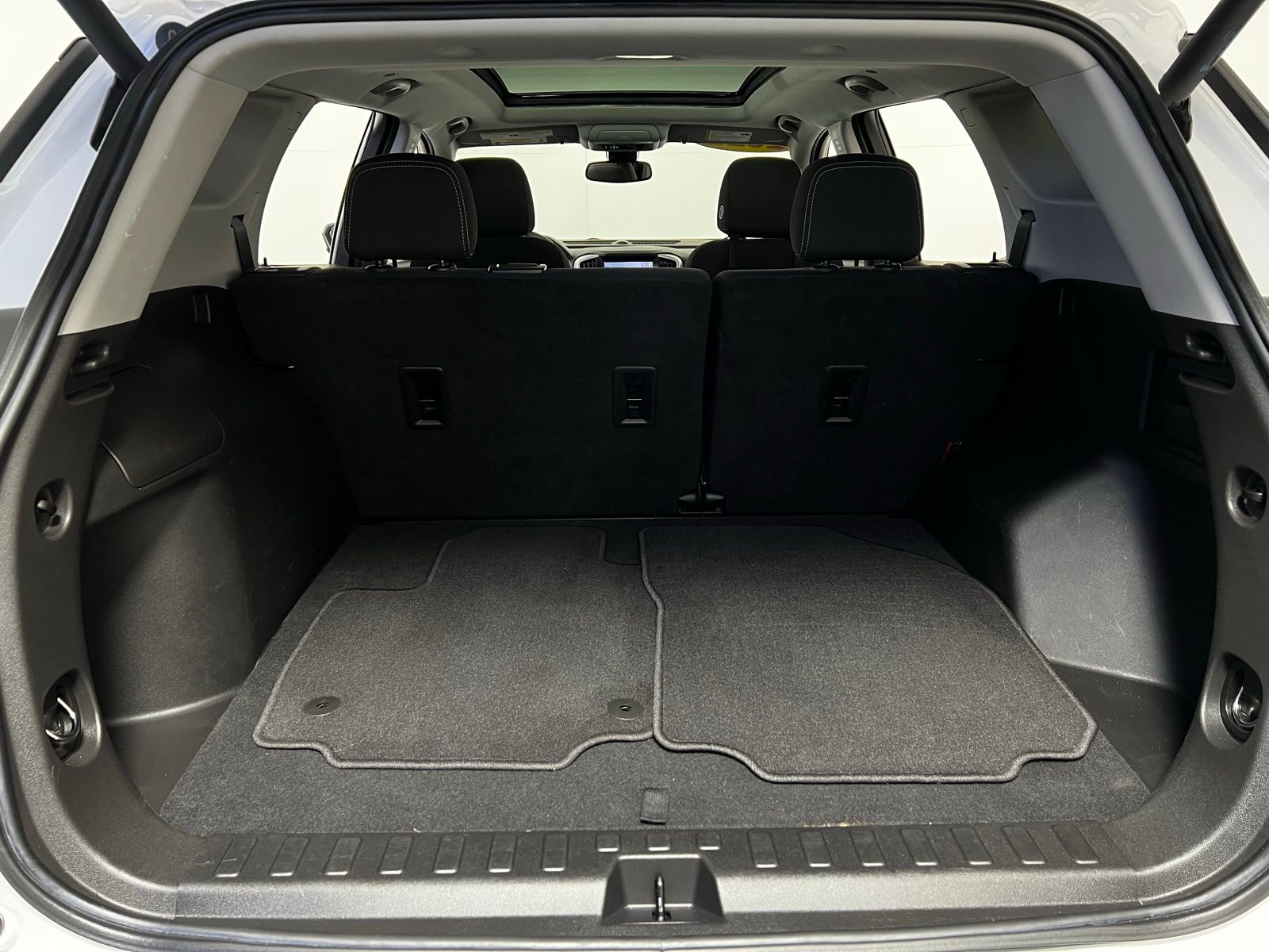 Thumbnail: 2022 GMC Terrain - 28