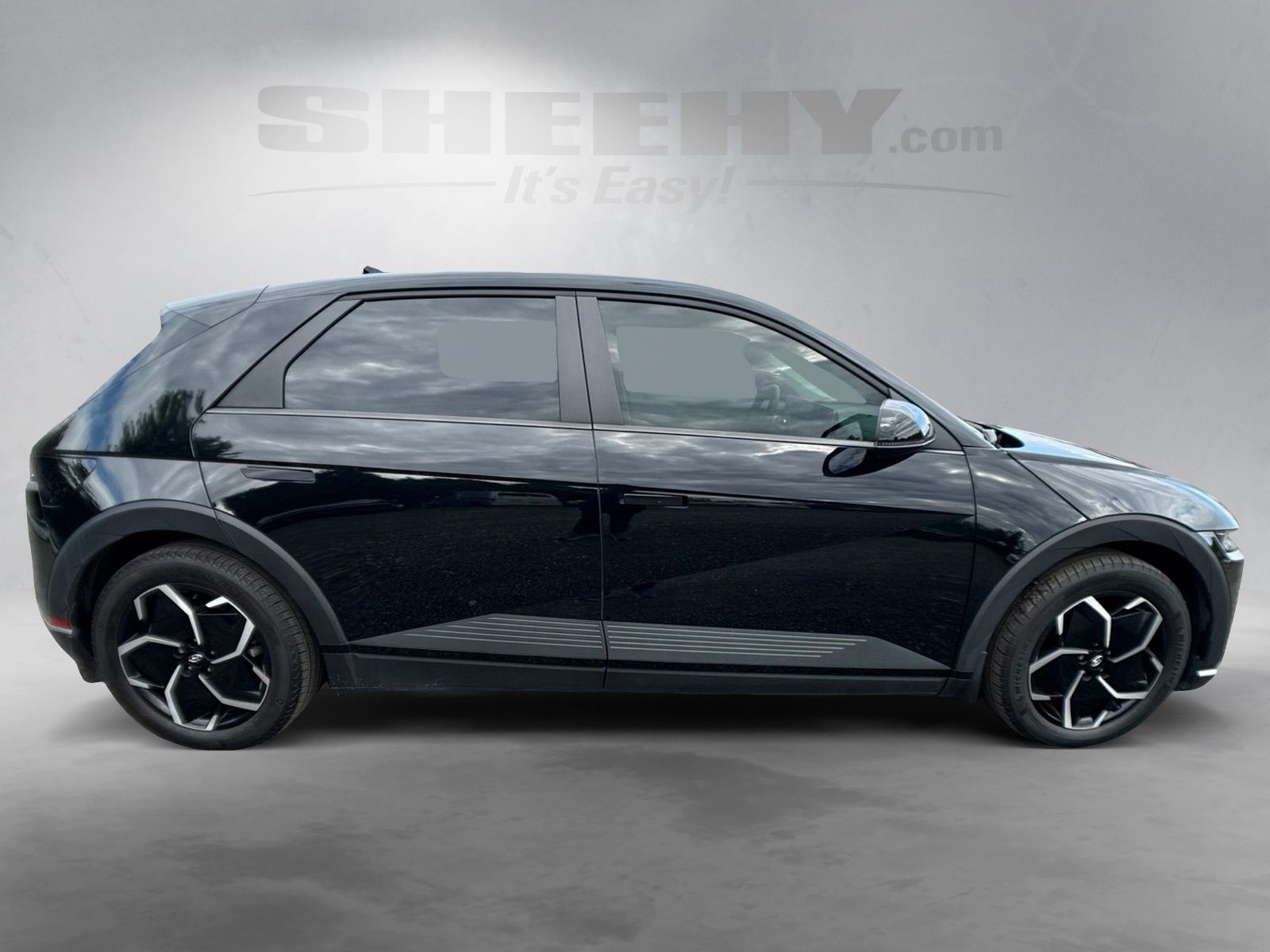 Used 2023 Black Hyundai SEL image 11