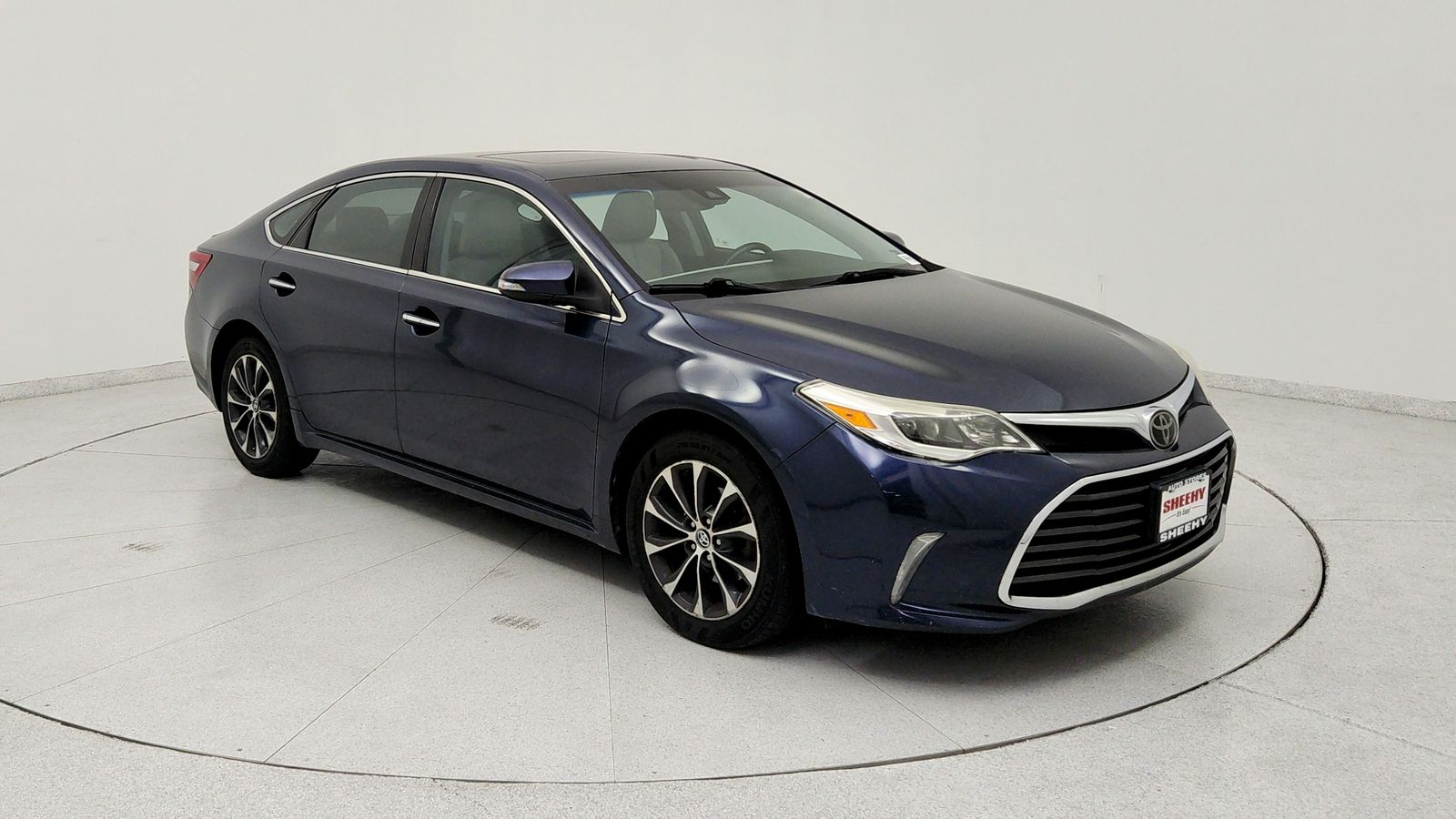 Pearl 2018 Toyota Avalon Sedan Front-Wheel Drive 6-Speed Automatic