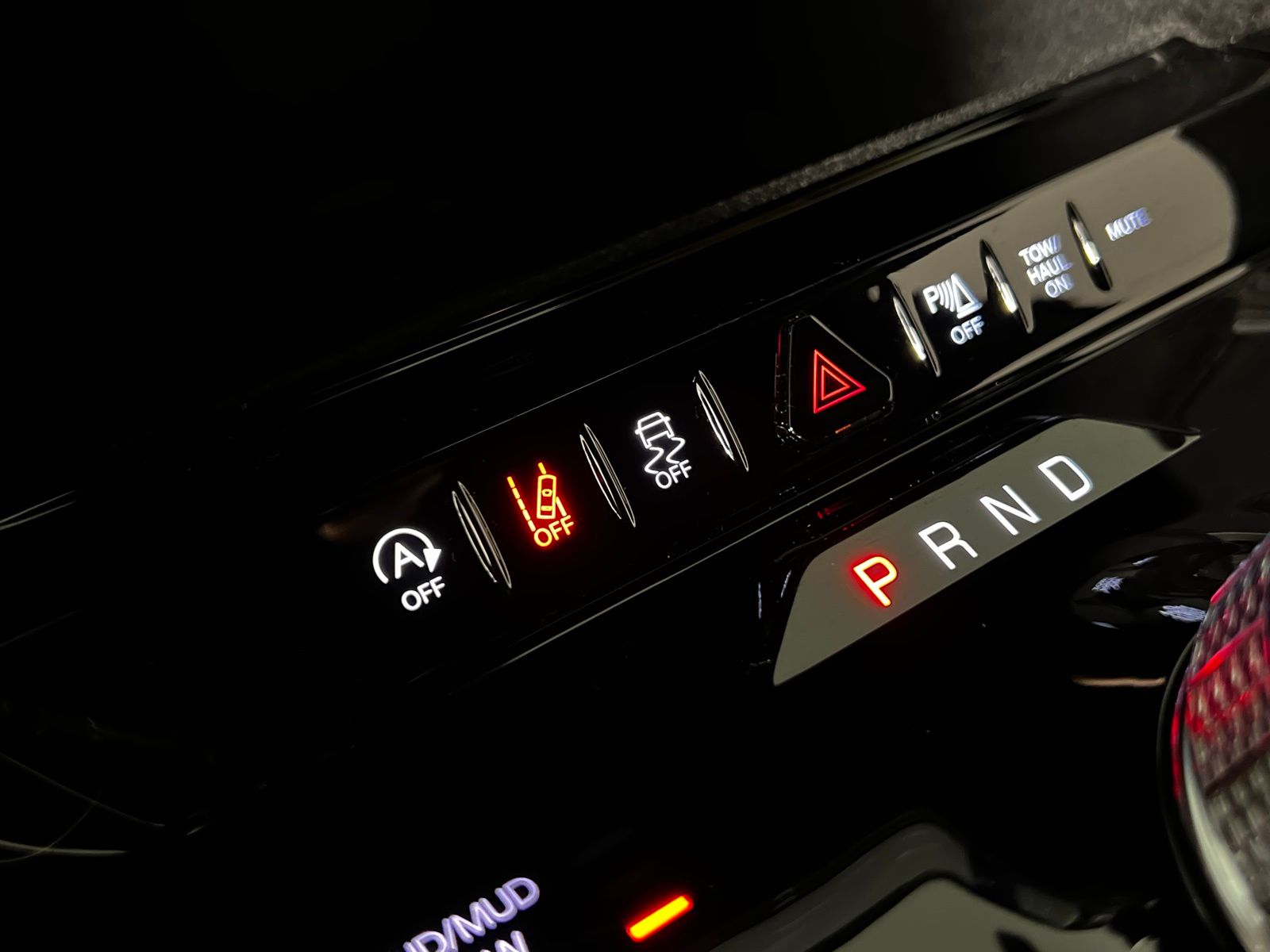 Thumbnail: 2022 Jeep Wagoneer - 23