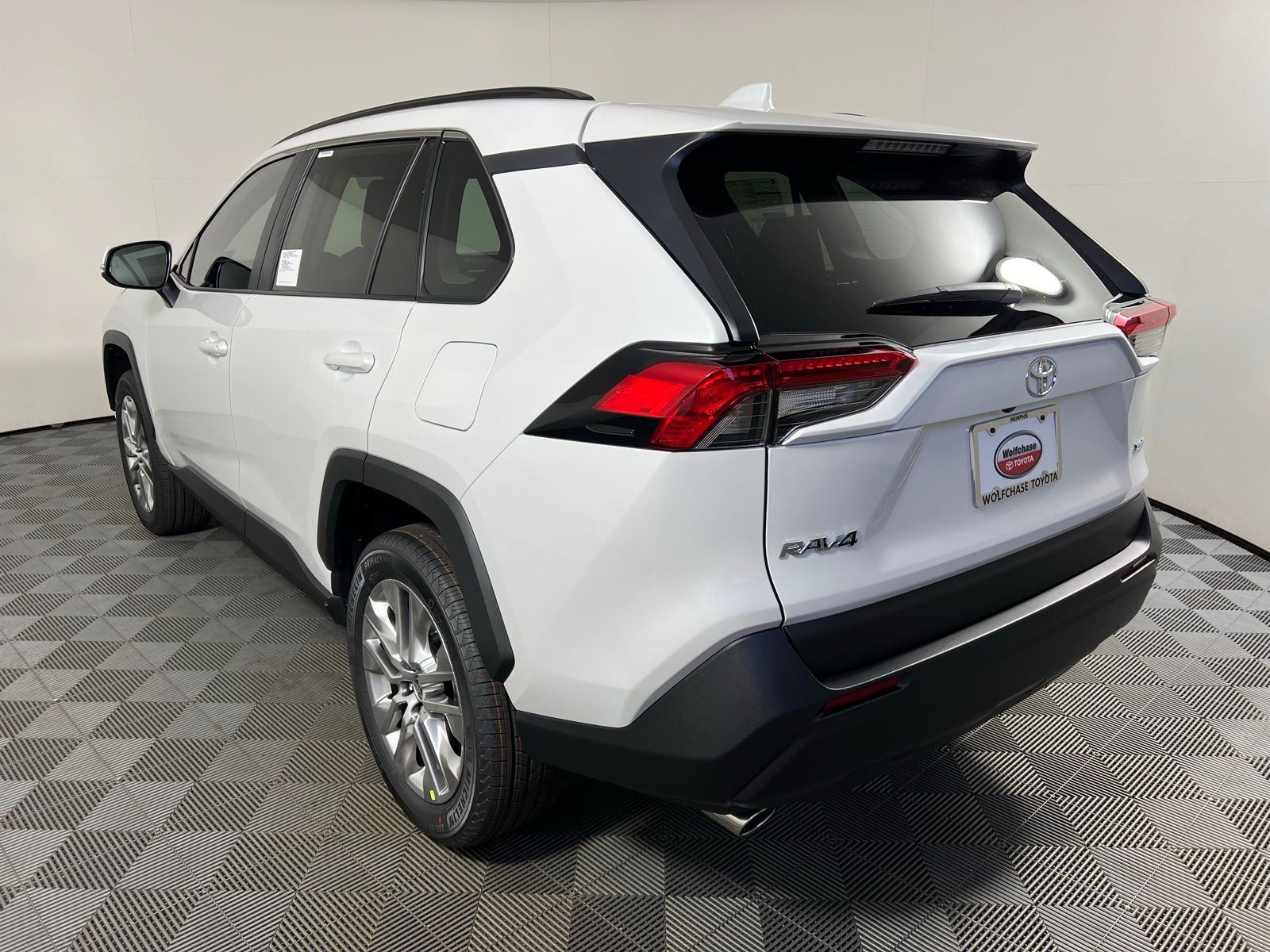 Thumbnail: 2022 Toyota RAV4 - 8