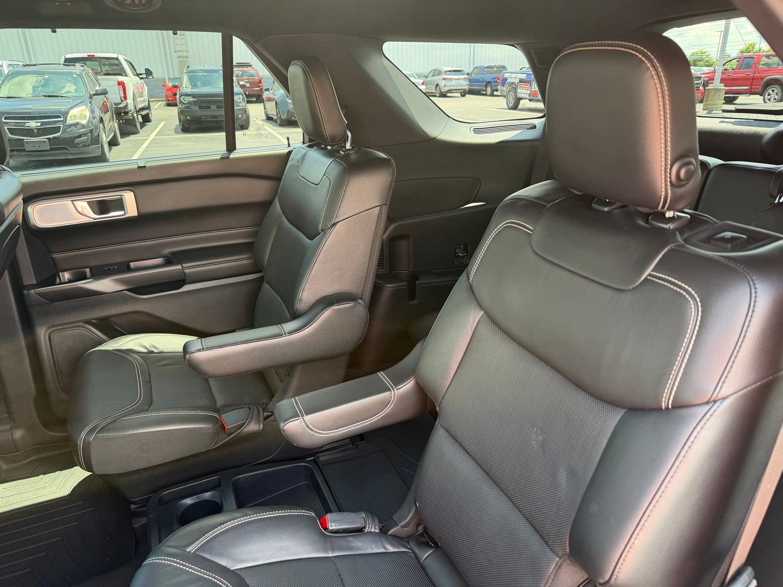2020 Ford Explorer image 14