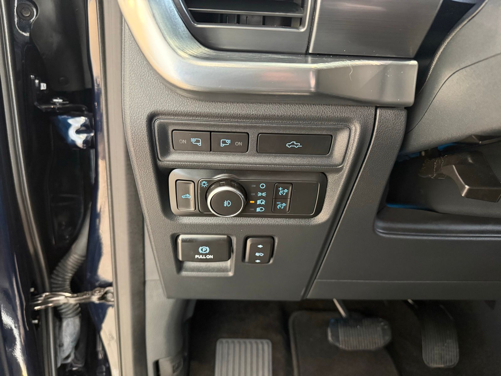 Used 2022 Blue Ford Lariat image 22
