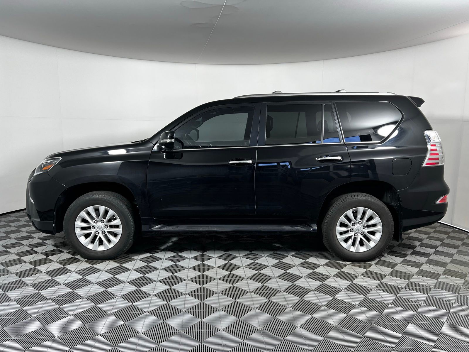 Thumbnail: 2023 Lexus GX - 8