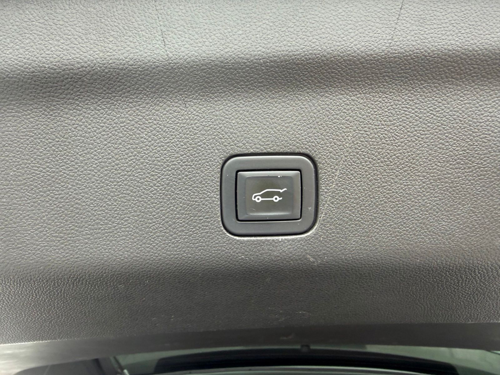 2021 Chevrolet Suburban image 12