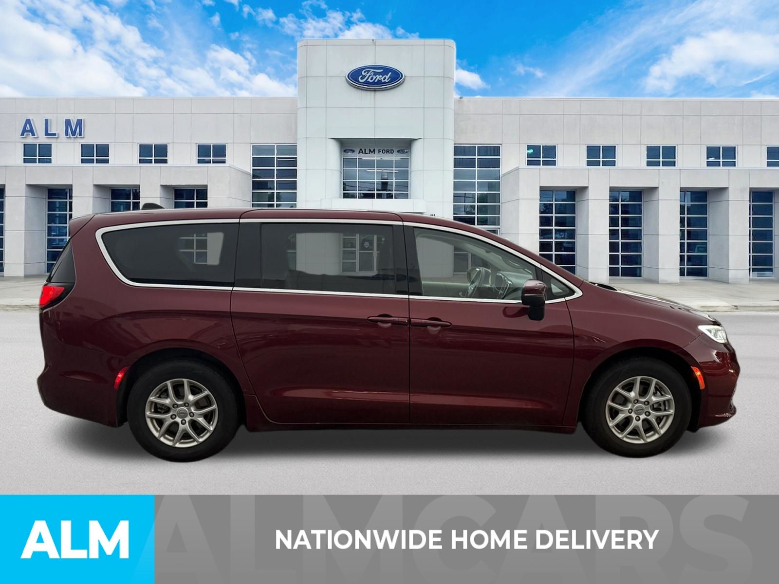 Used 2023 Velvet Red Pearlcoat Chrysler Touring L image 4