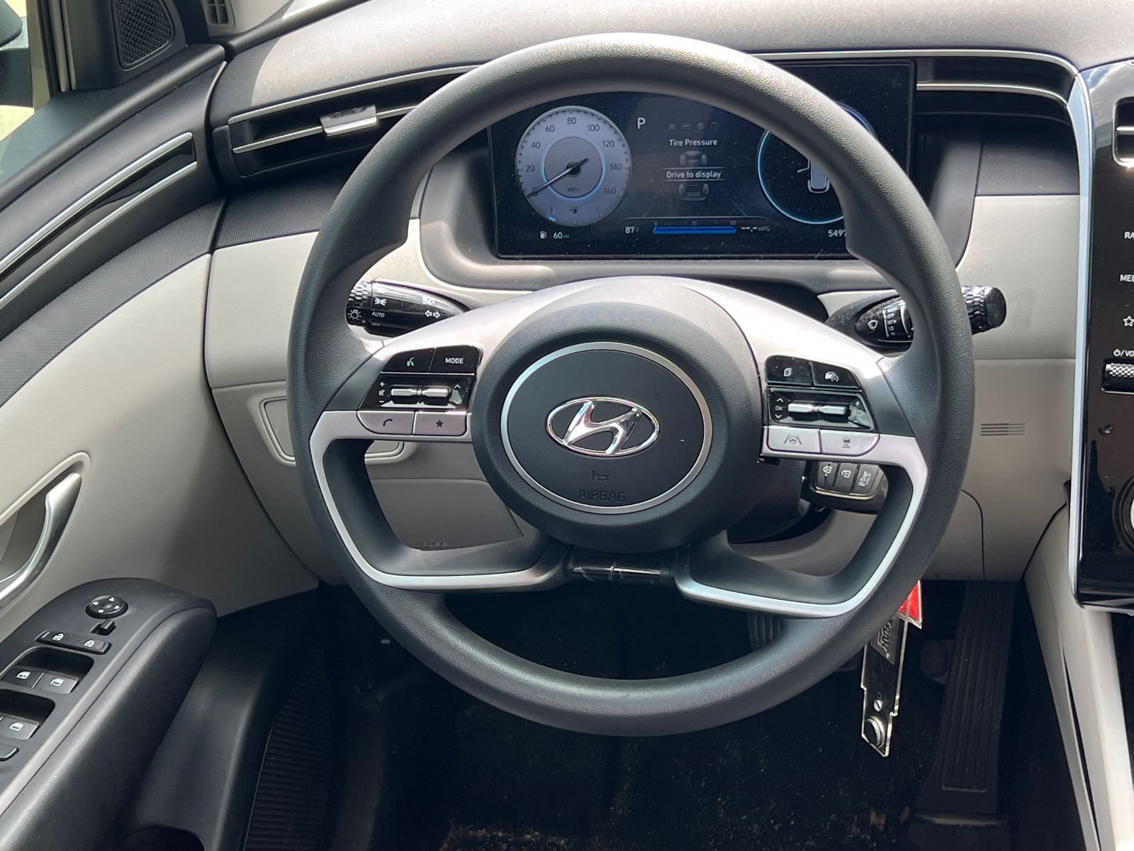 2024 Hyundai Tucson SE photo 16