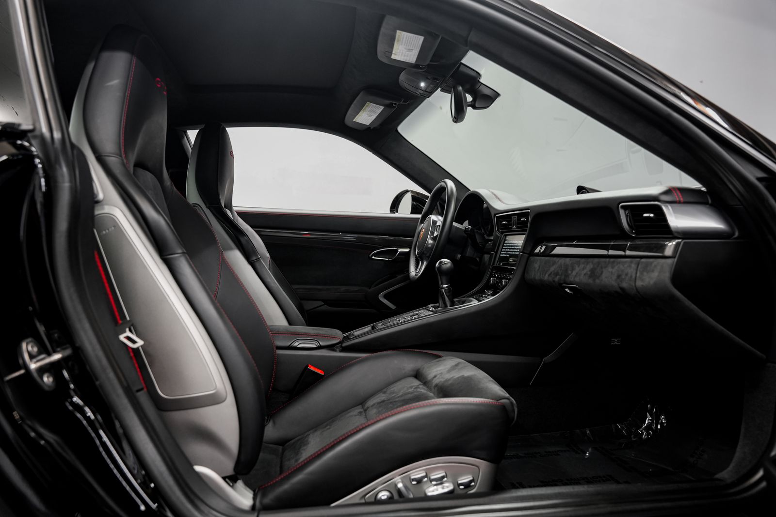 2016 Porsche 911 Carrera 4 GTS — photo 29