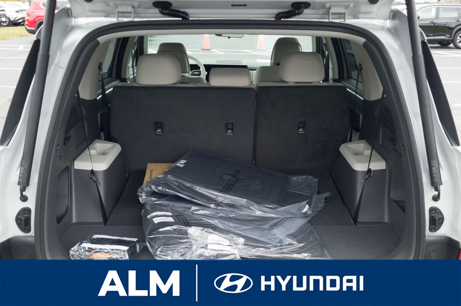 2026 Hyundai Santa Fe SE photo 5