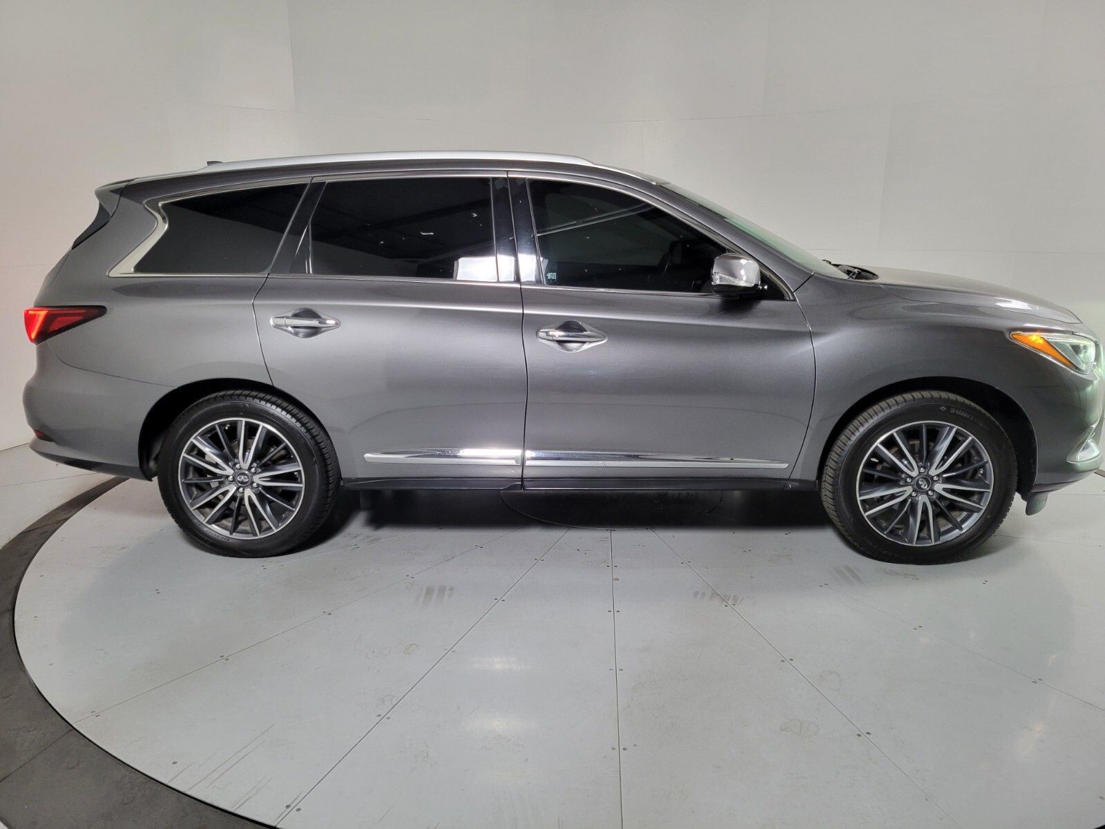 2019 INFINITI QX60 LUXE 2