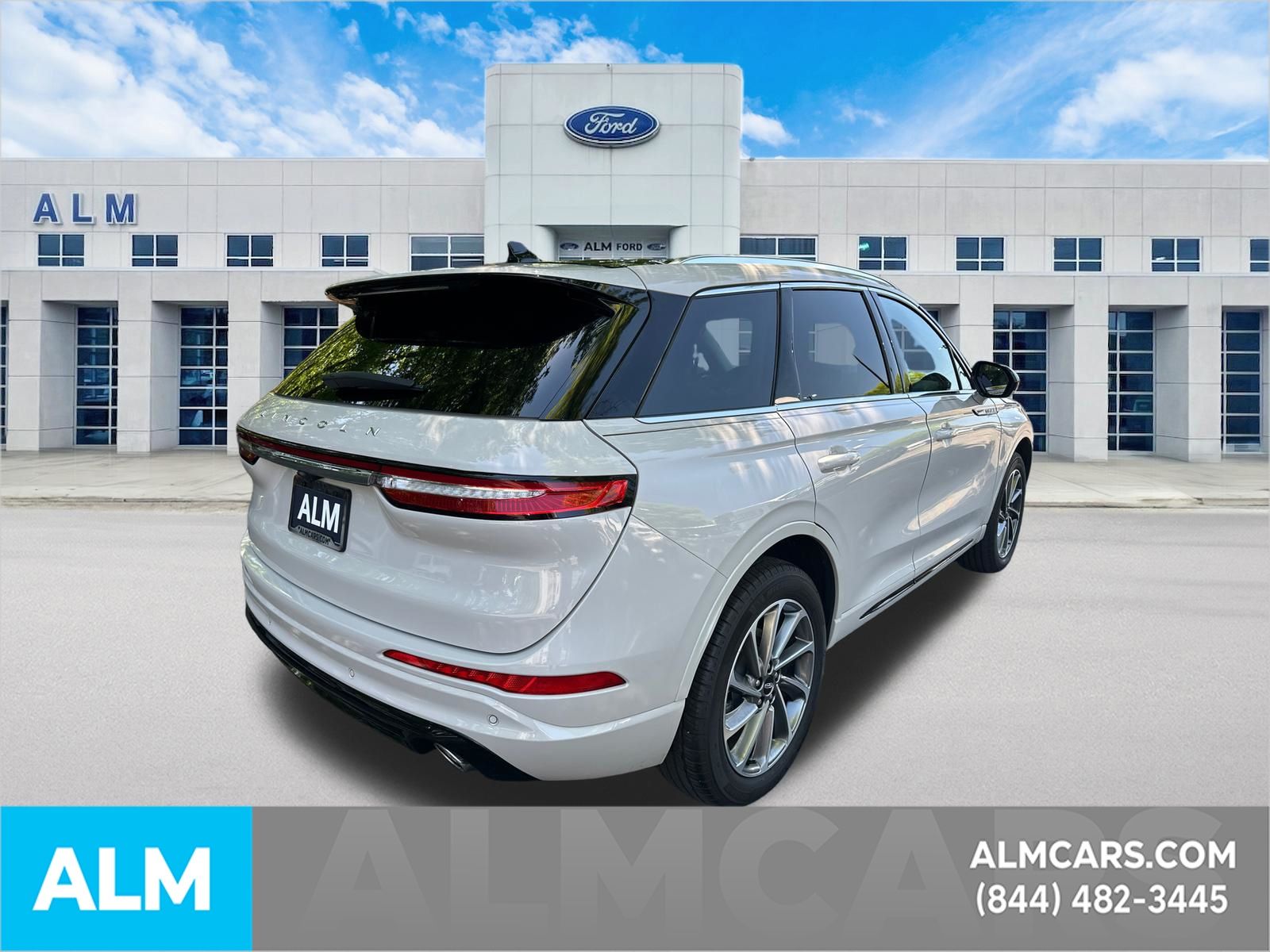 Used 2024 White Lincoln Grand Touring image 5