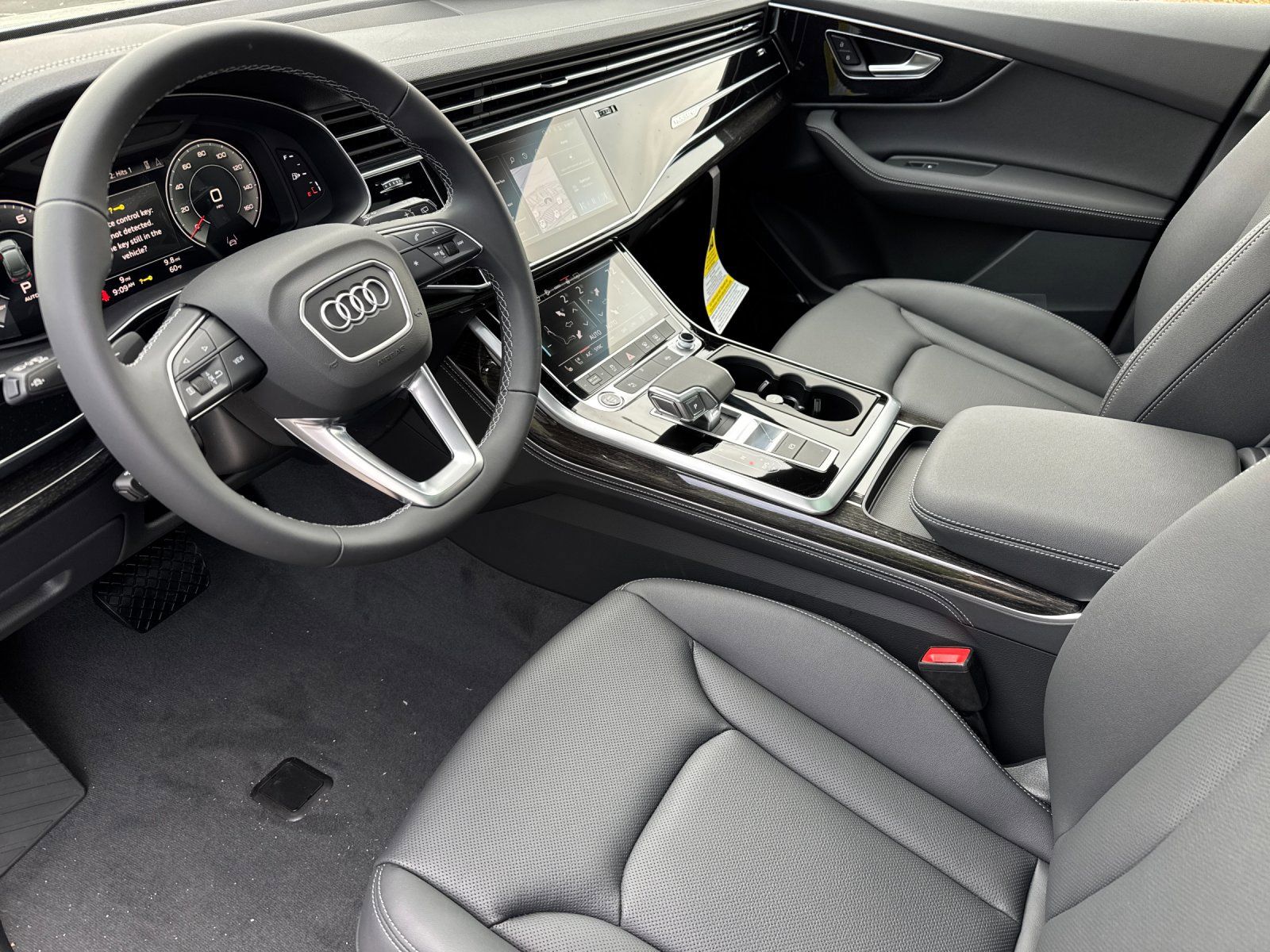 View vehicle photo 7