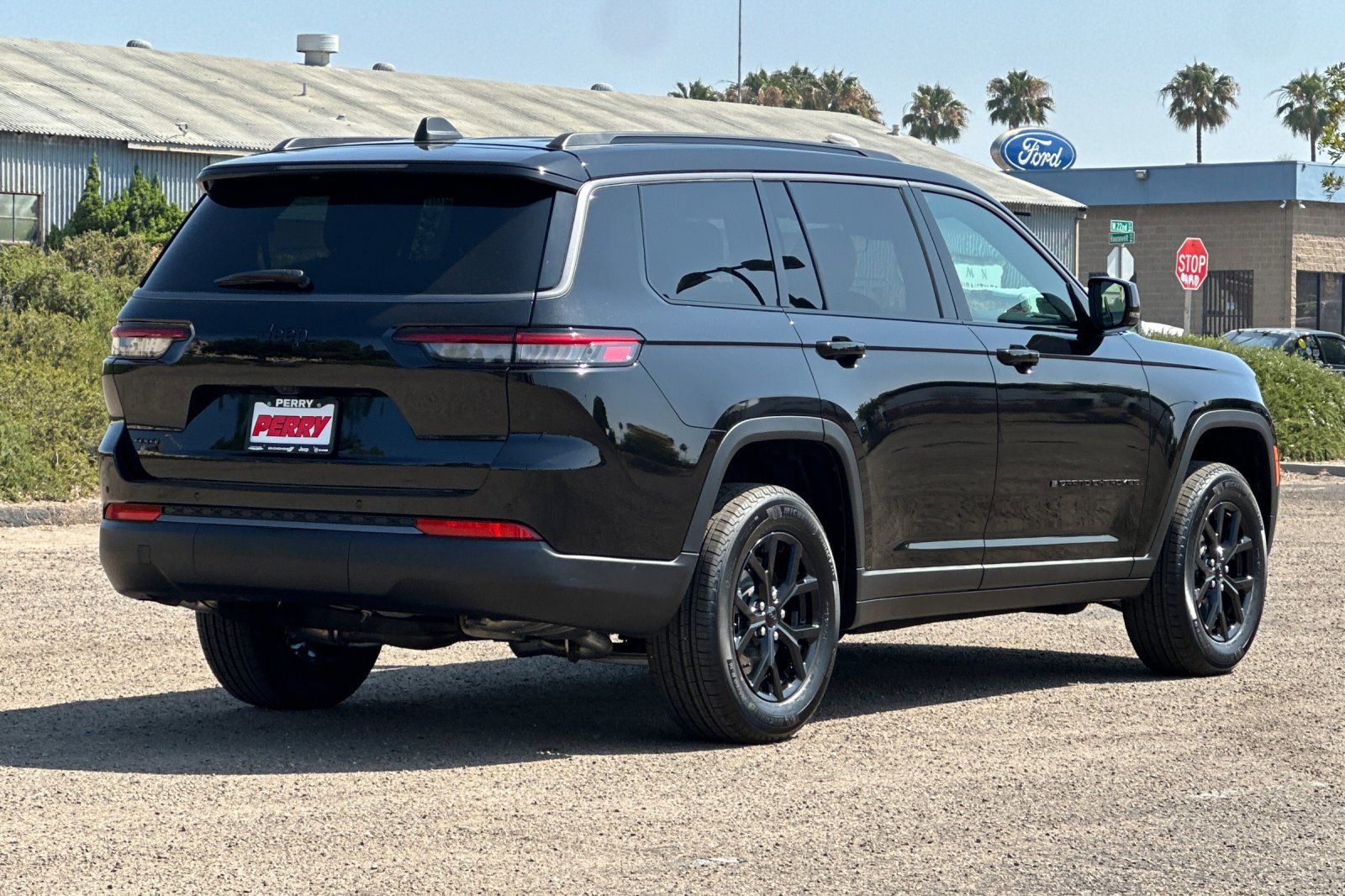 View vehicle photo 4