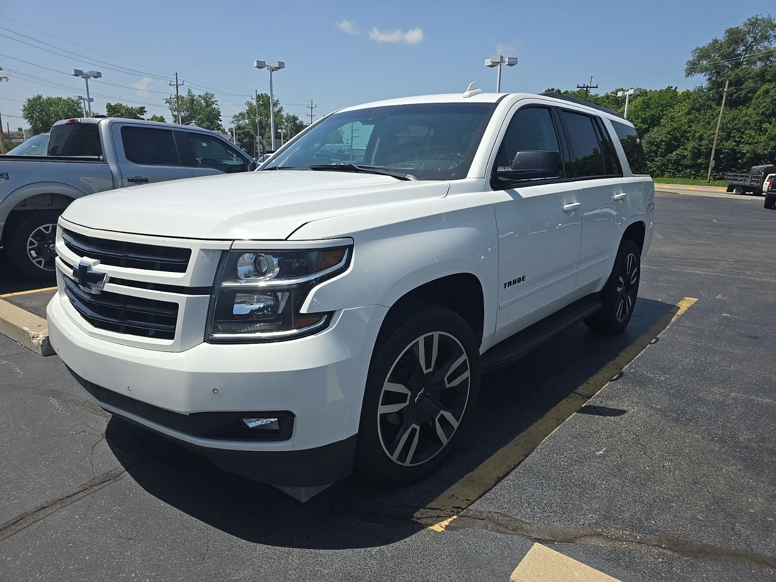Summit White 2019 Chevrolet Tahoe SUV / Crossover Four-Wheel Drive