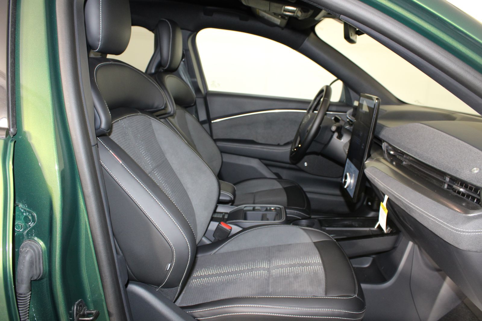 Used 2025 Green Ford GT image 20