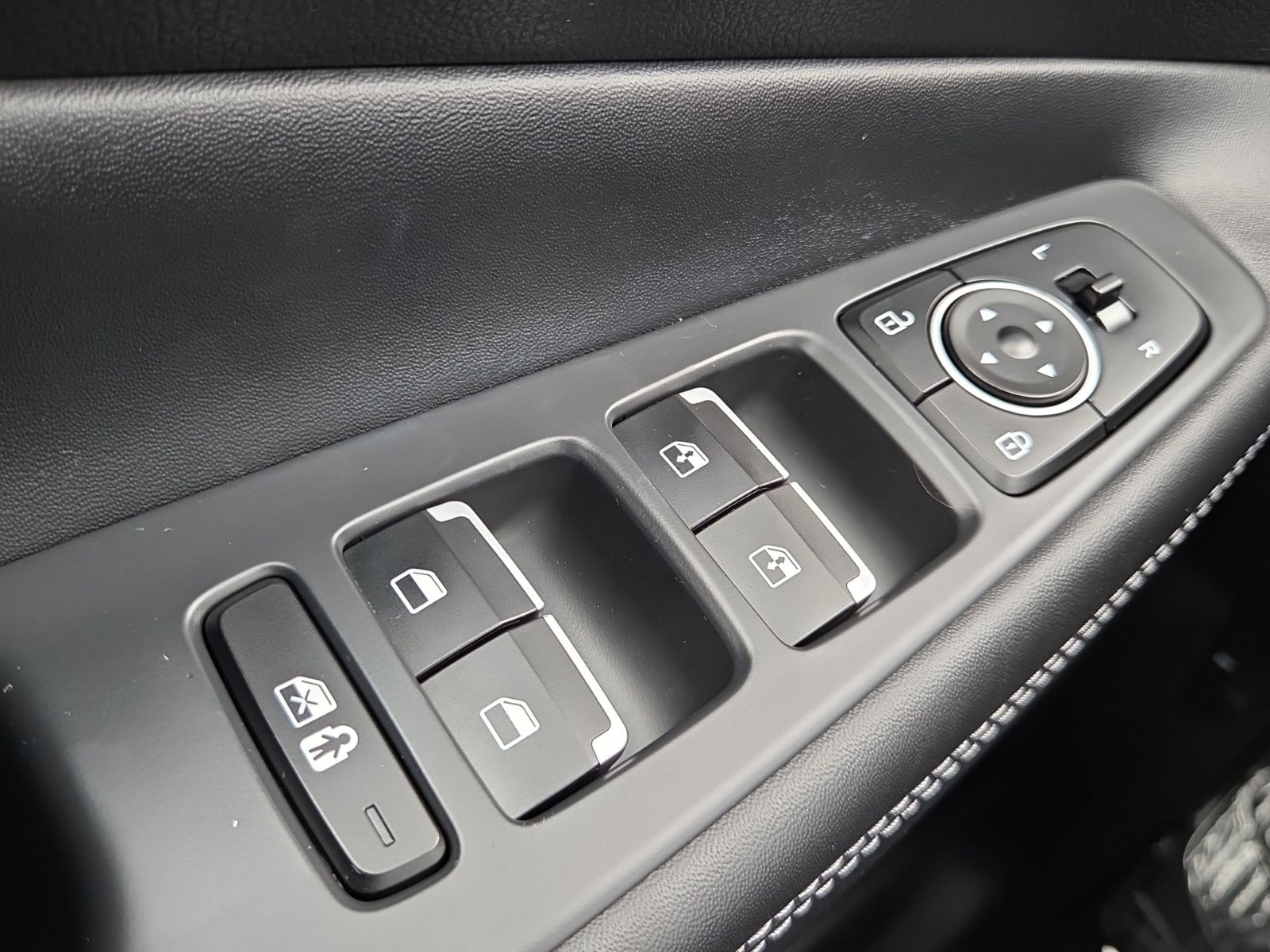 Used 2023 Black Hyundai SEL Premium image 22