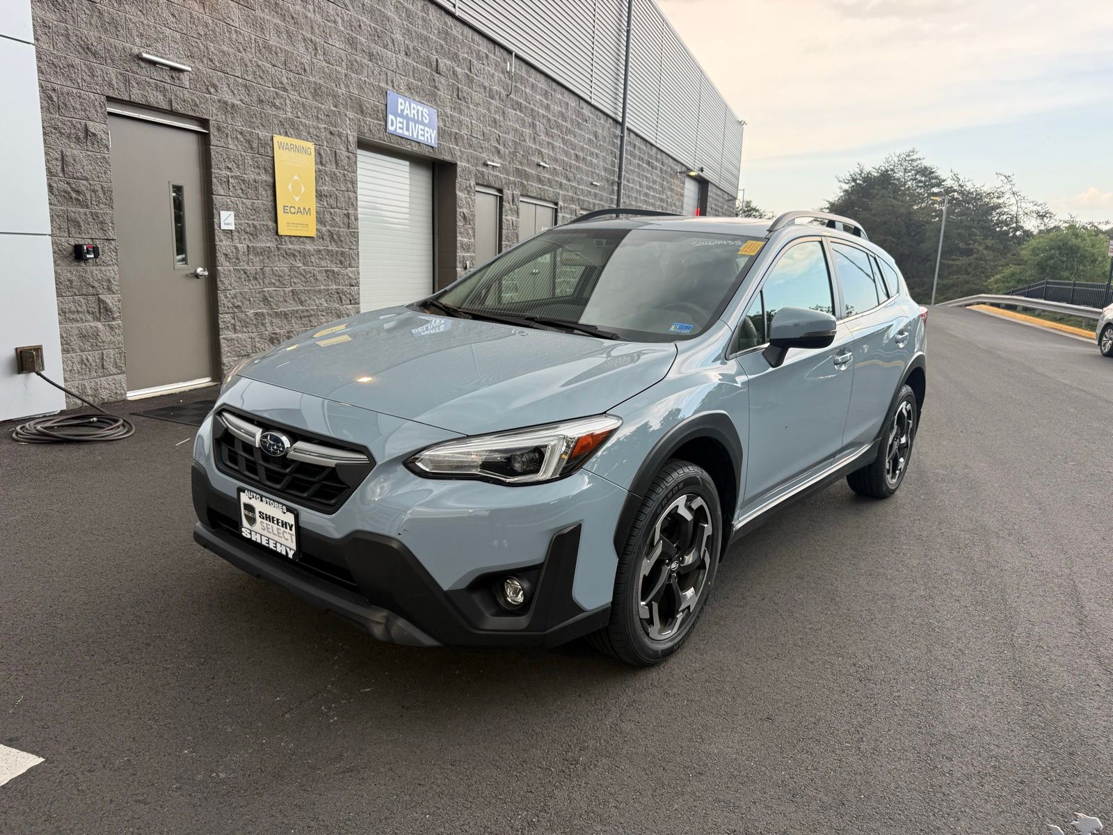 View vehicle photo 3