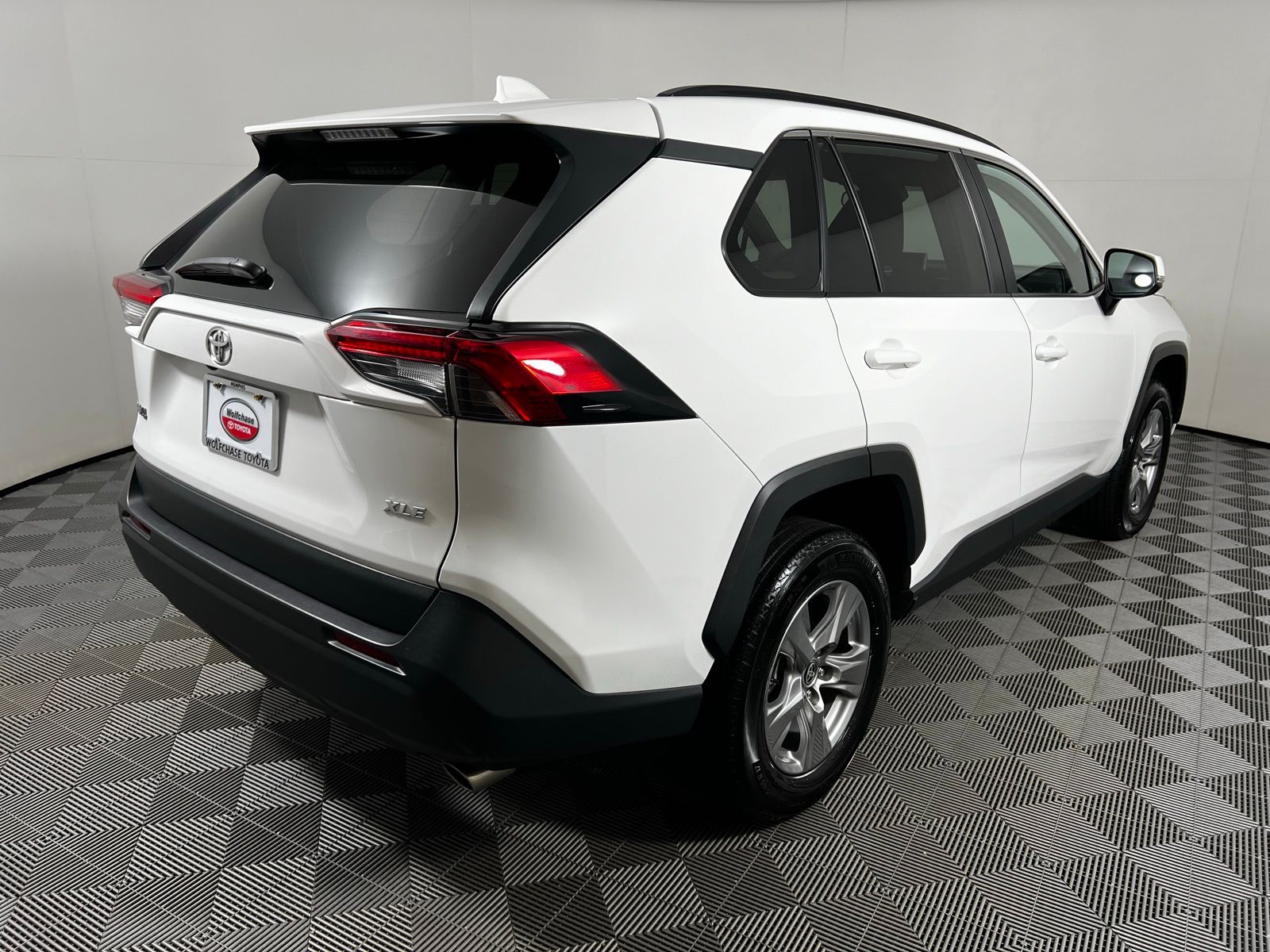 2023 Toyota RAV4 XLE 10