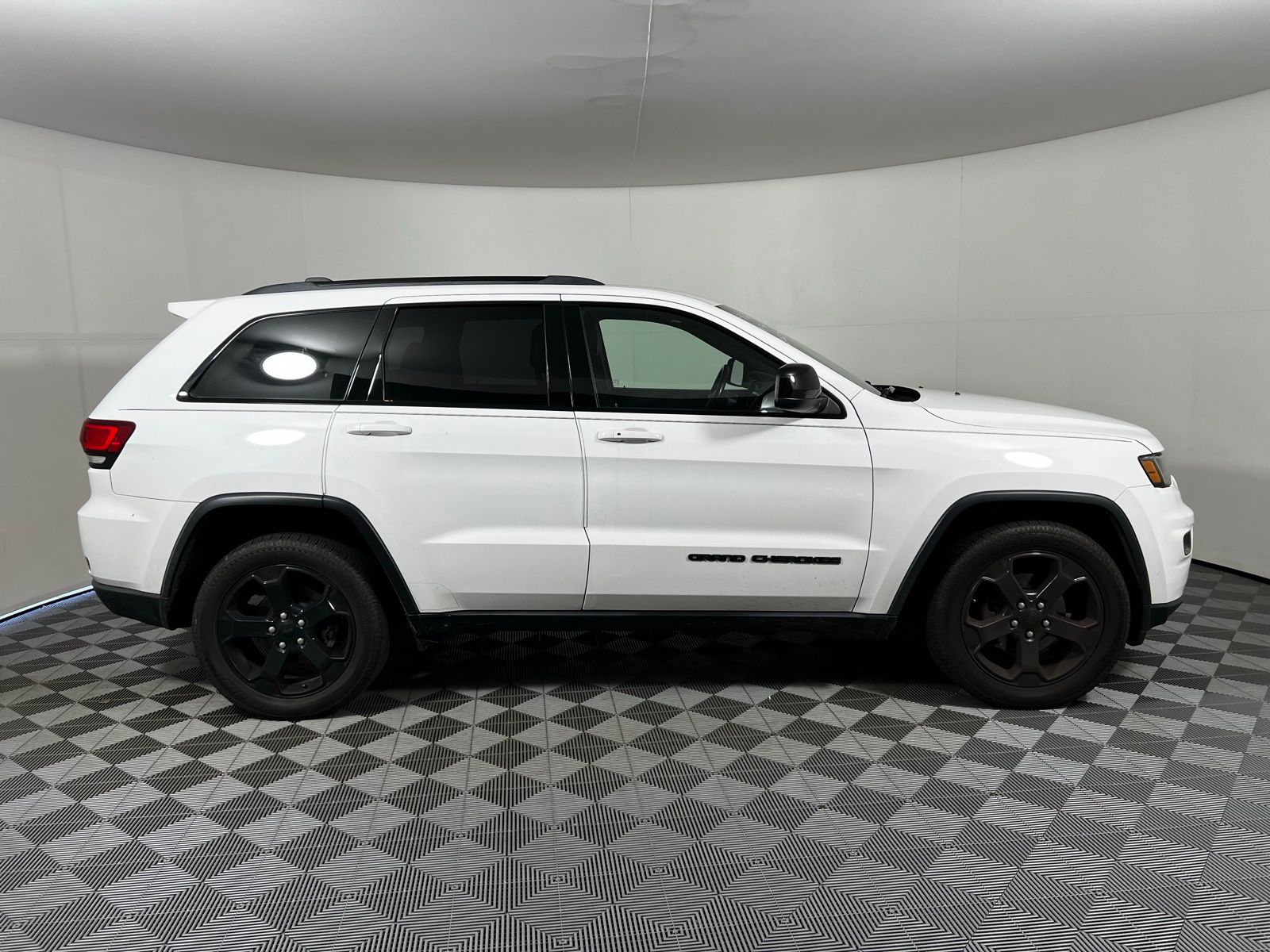 Thumbnail: 2018 Jeep Grand Cherokee - 4