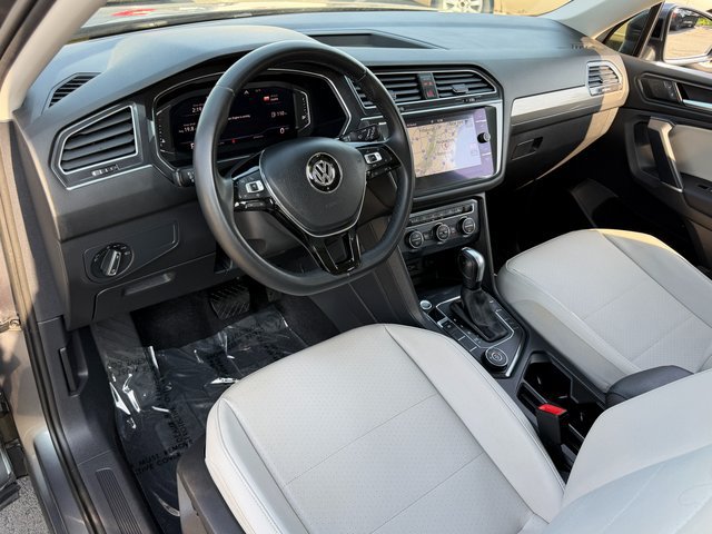 Used 2020 Gray Volkswagen 2.0T SEL image 35