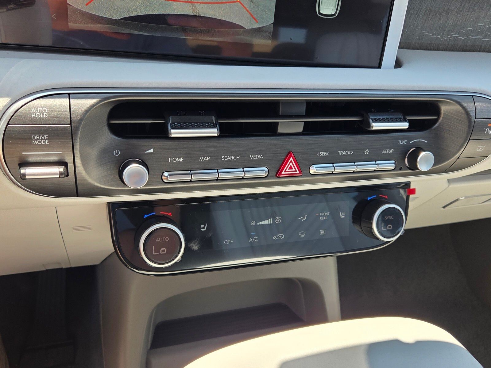 New 2026 Silver HYUNDAI SEL image 23