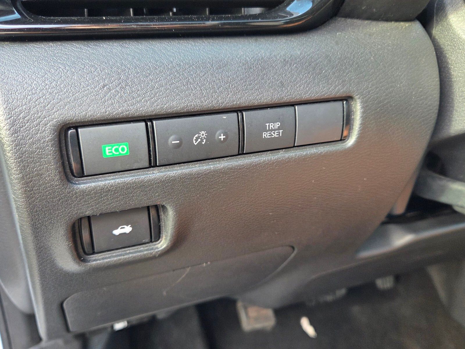Used 2024 White Nissan SV image 28