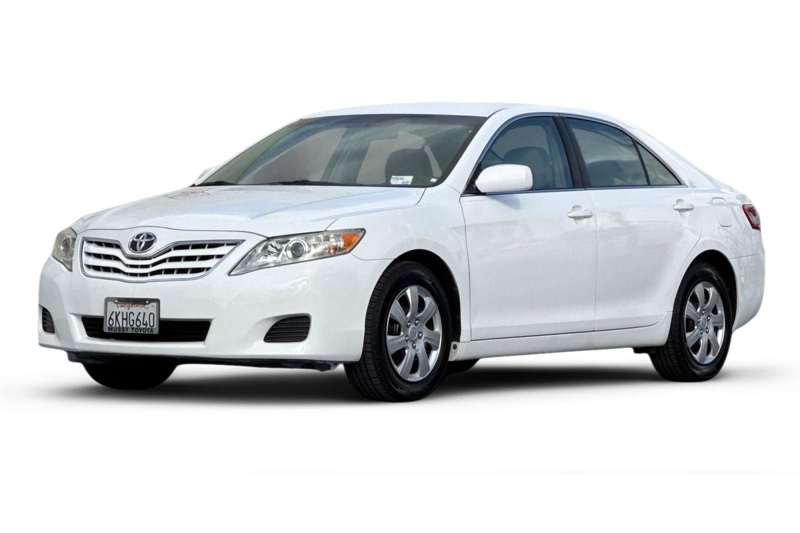 SUPER WHITE 2010 Toyota Camry LE Sedan Front-Wheel Drive 6-Speed Automatic Overdrive