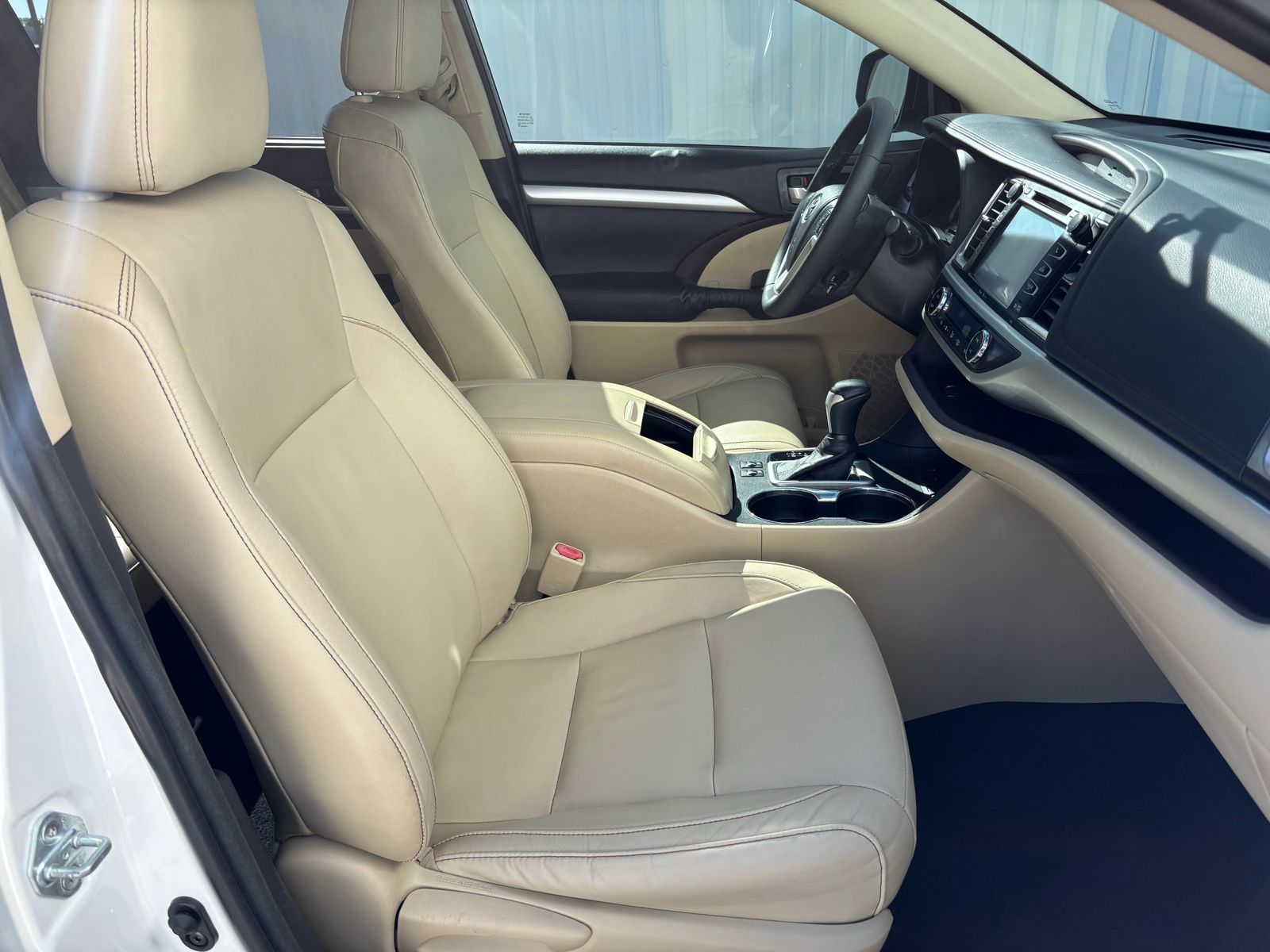 Used Car 2015 Toyota Highlander  Xle V6 For Sale Under $20,000 In Austin, Texas