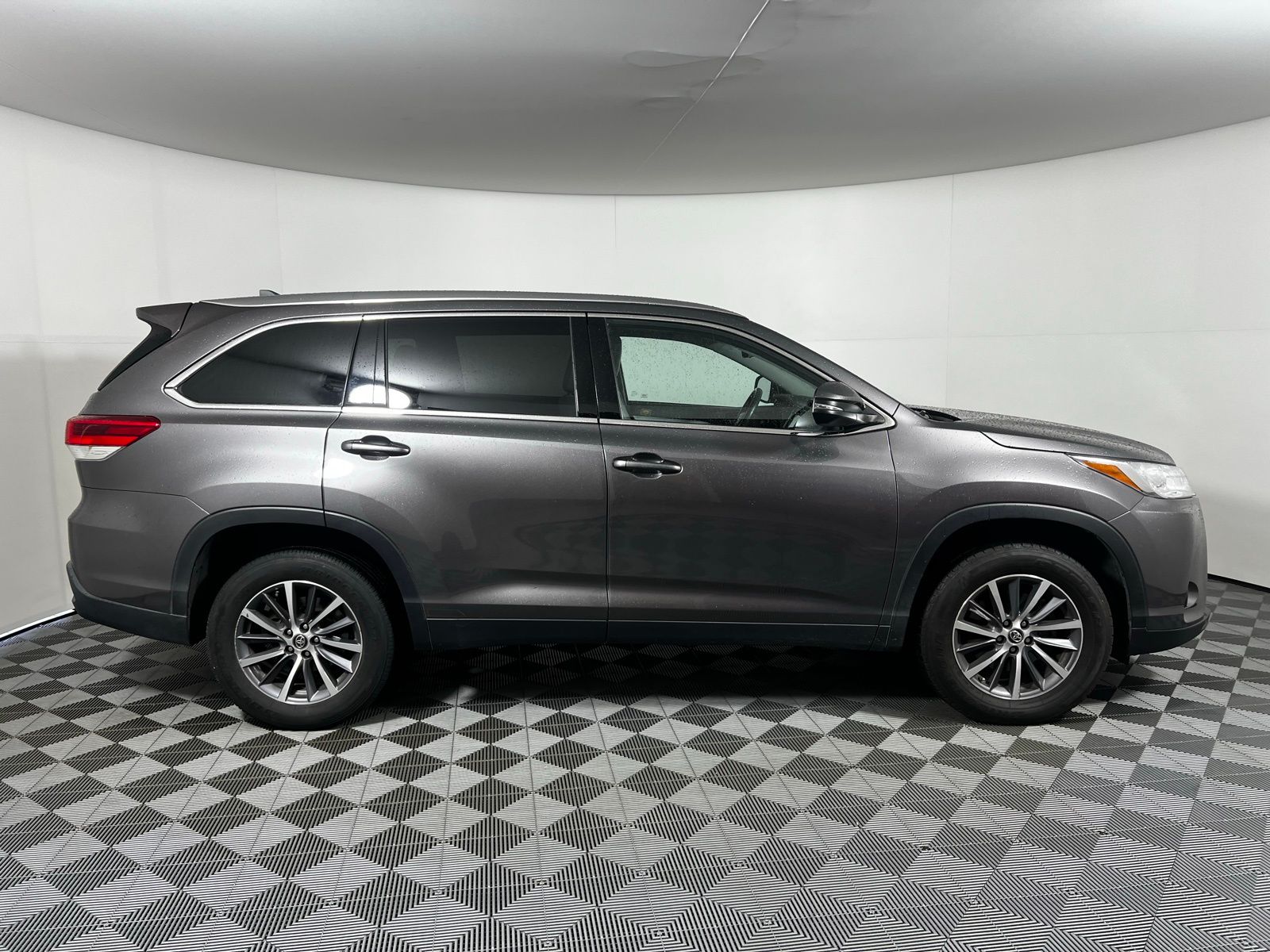 Thumbnail: 2019 Toyota Highlander - 4