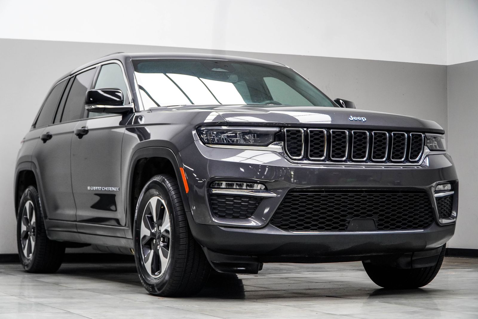 View vehicle photo 4