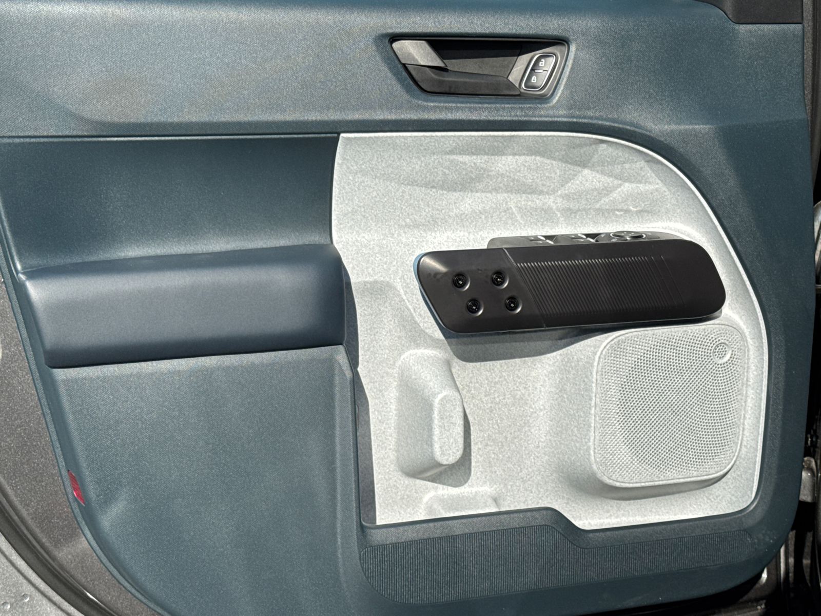 New 2026 Carbonized Gray Metallic Ford XLT image 11