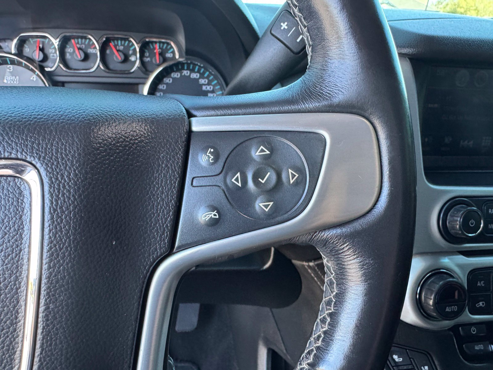 Used 2018 GMC Yukon XL SUV