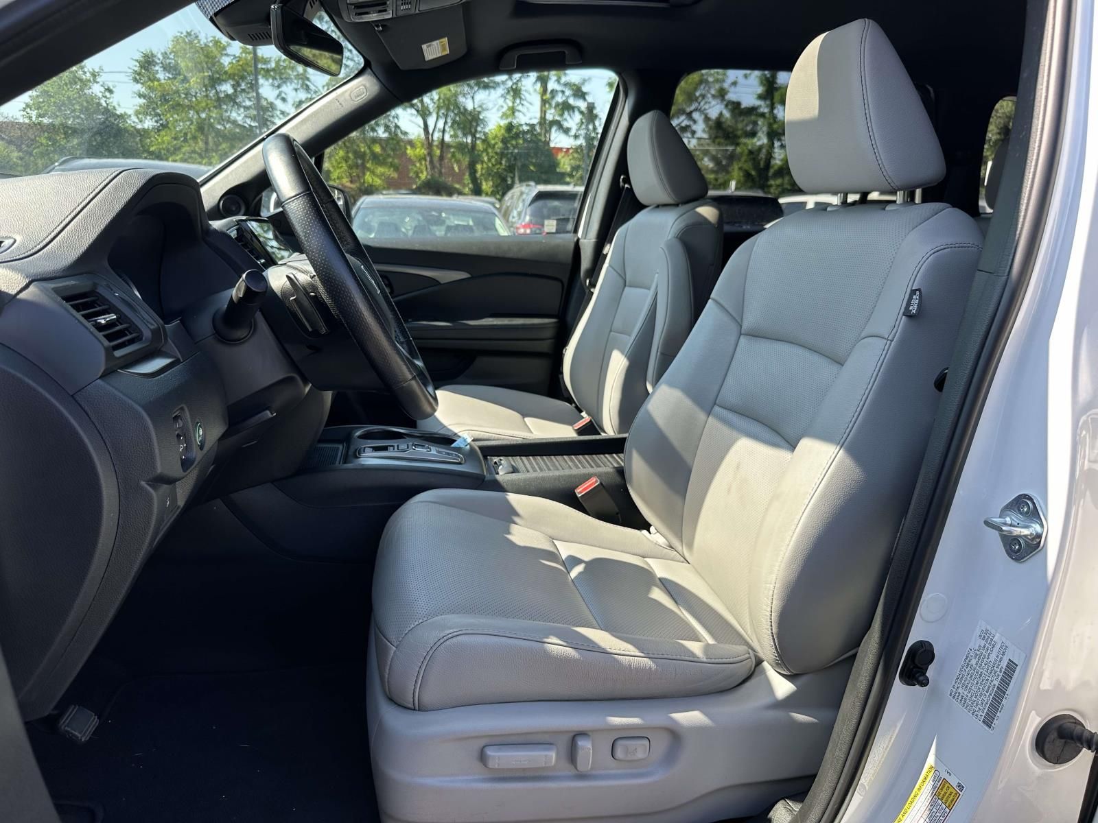 Used 2023 White Honda EX-L image 9