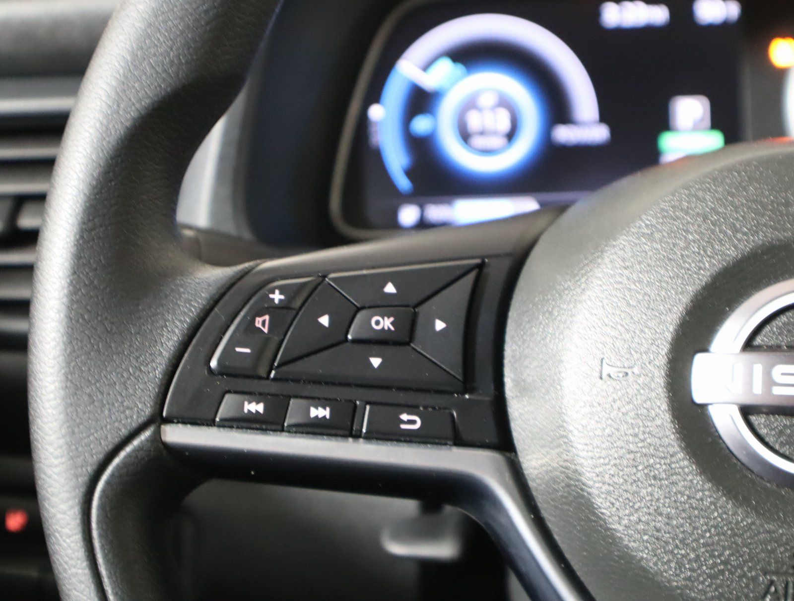 2023 Nissan LEAF S photo