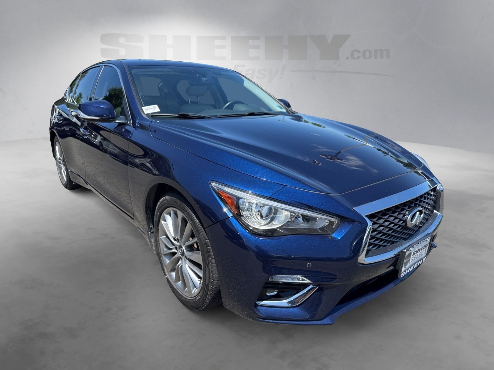 Used 2022 Grand Blue INFINITI LUXE image 2