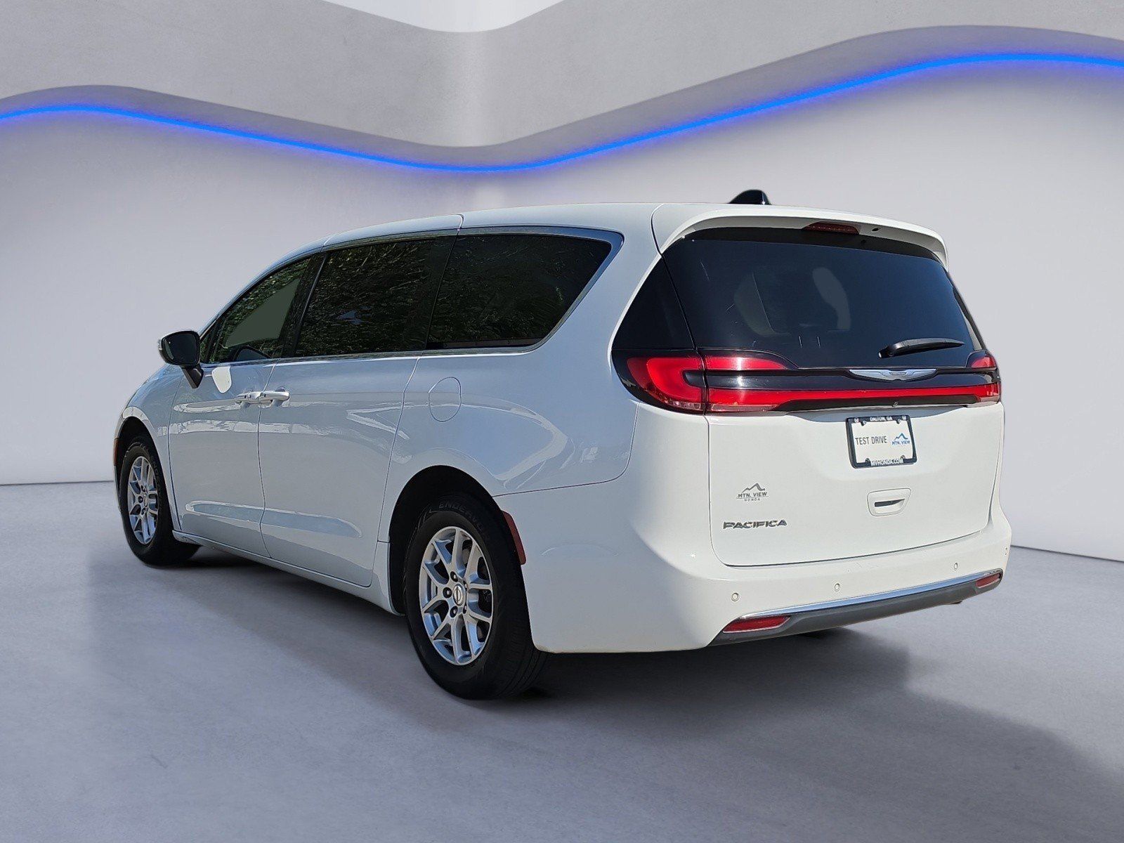 View vehicle photo 3