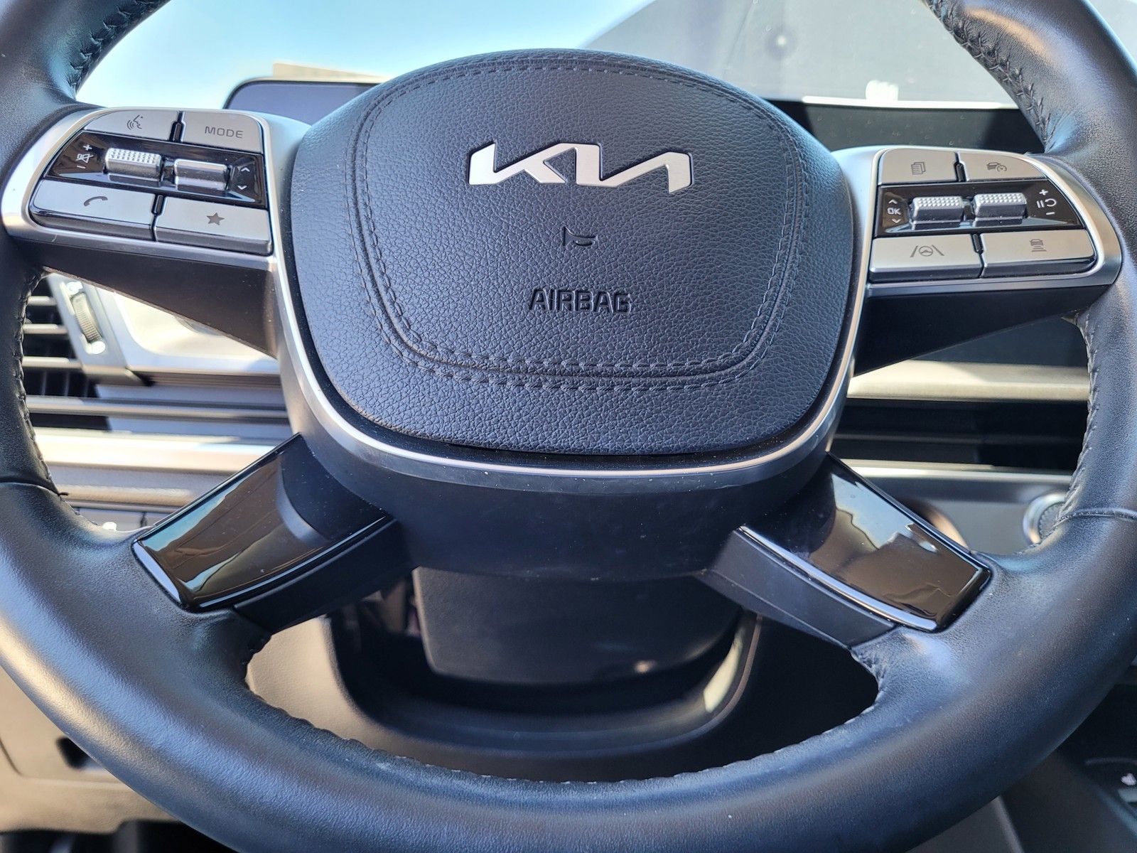 2024 Kia Telluride S - Photo 32