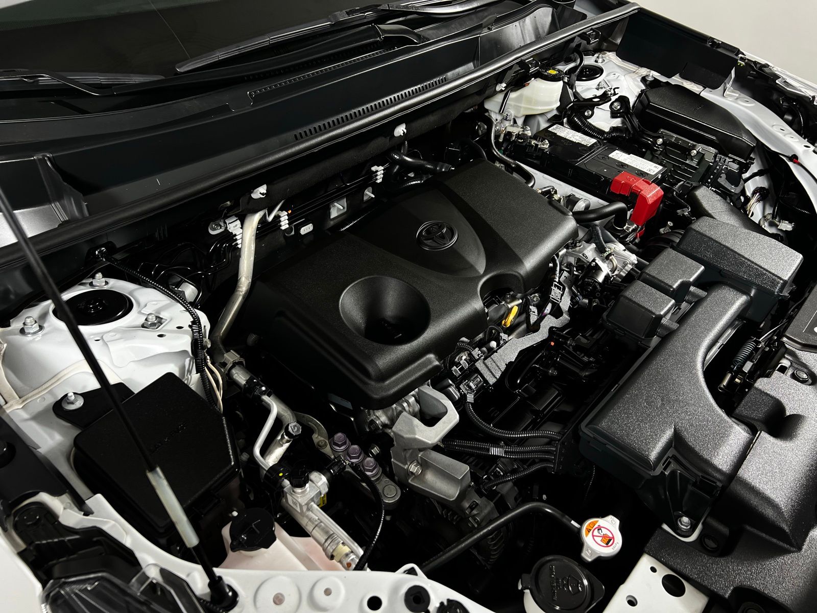 Thumbnail: 2022 Toyota RAV4 - 10