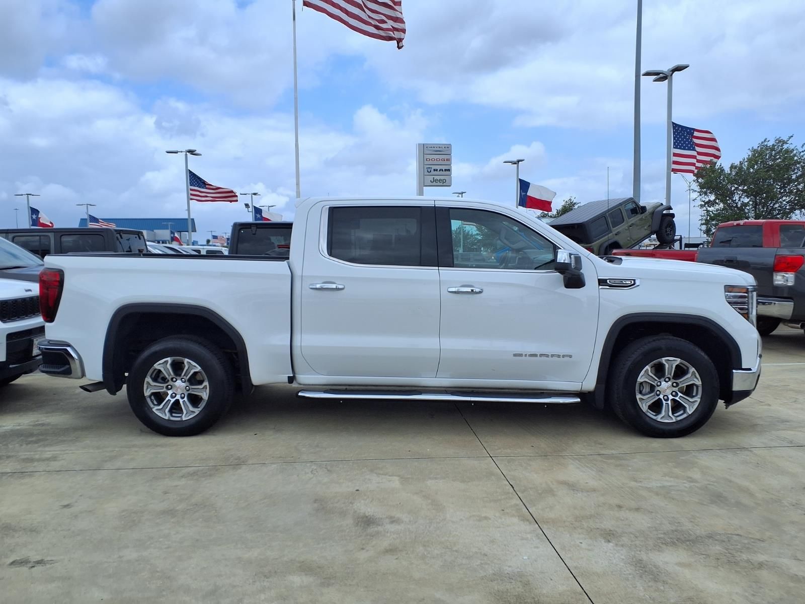 2025 GMC Sierra 1500 SLT - 3