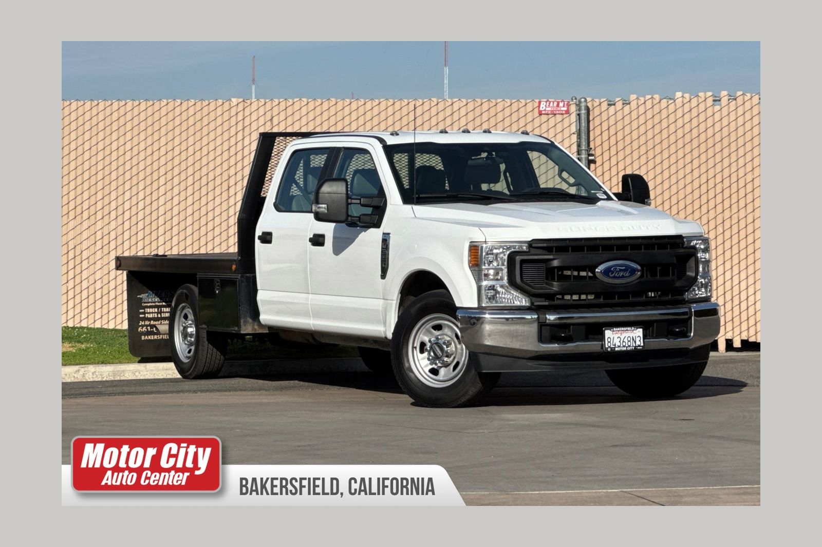 Oxford White 2022 Ford F-350 Super Duty Chassis Pickup Truck 4X2 Automatic