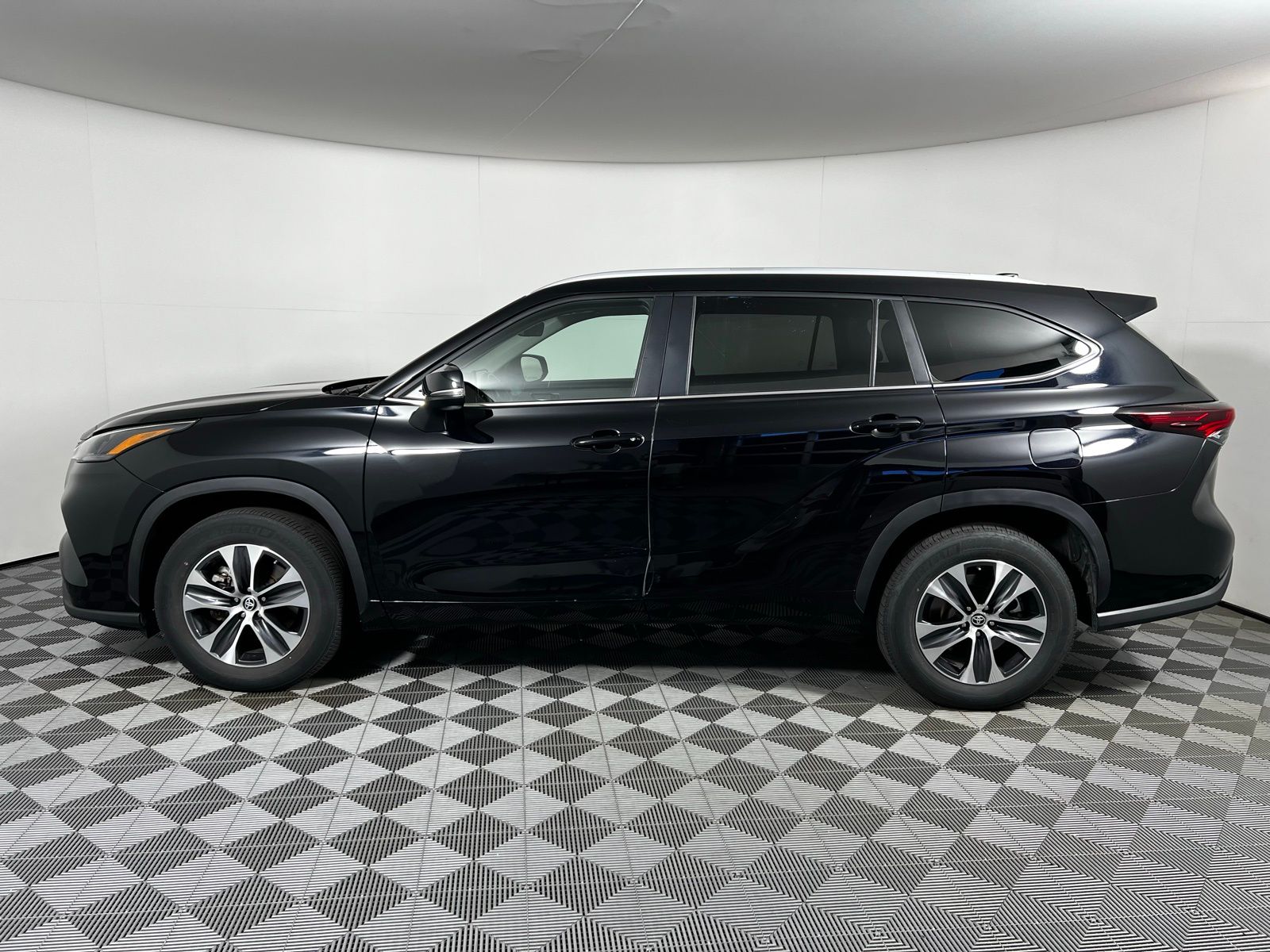 Thumbnail: 2024 Toyota Highlander - 8