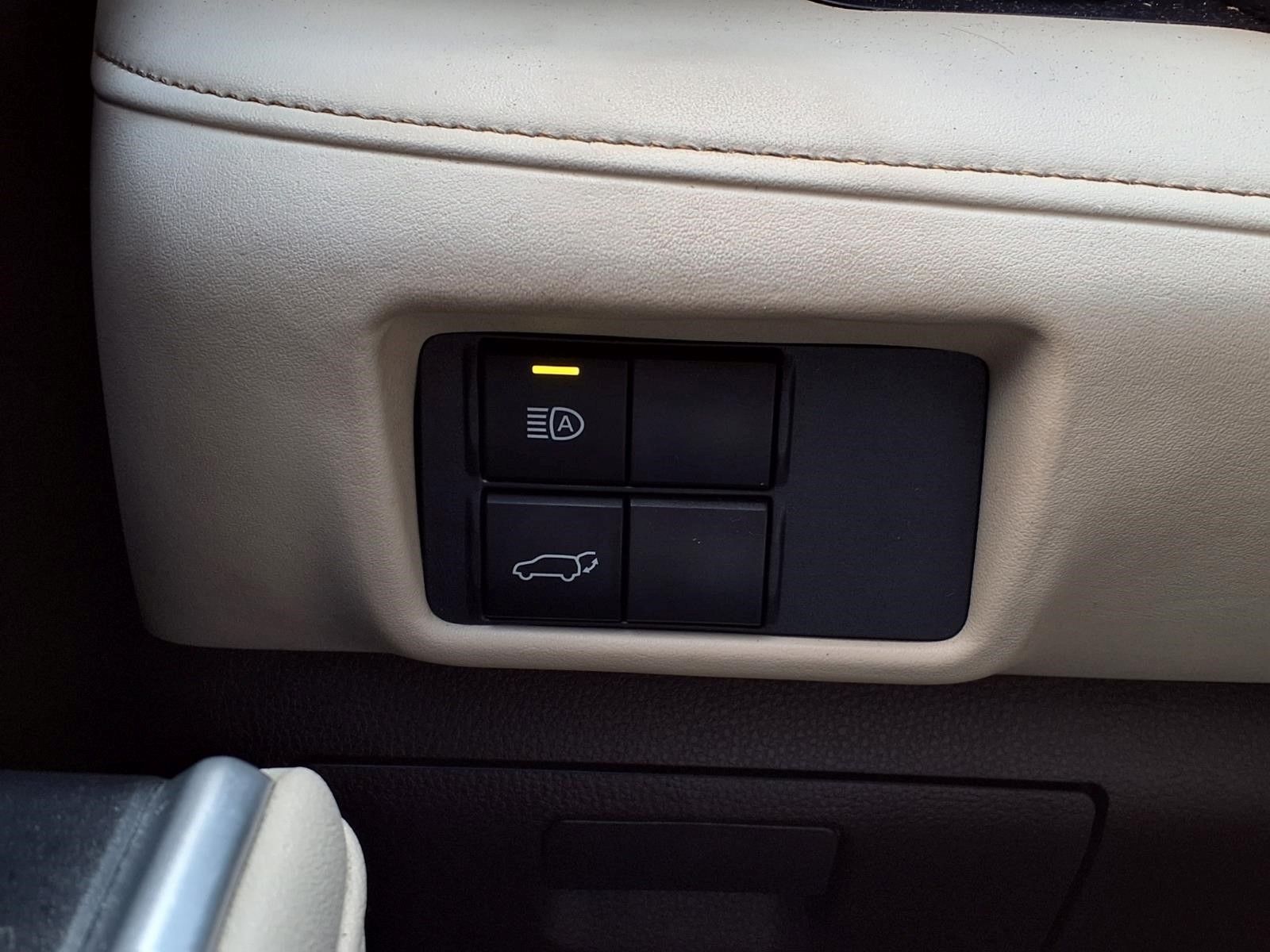 2021 Toyota Highlander XLE White at Gullo Toyota