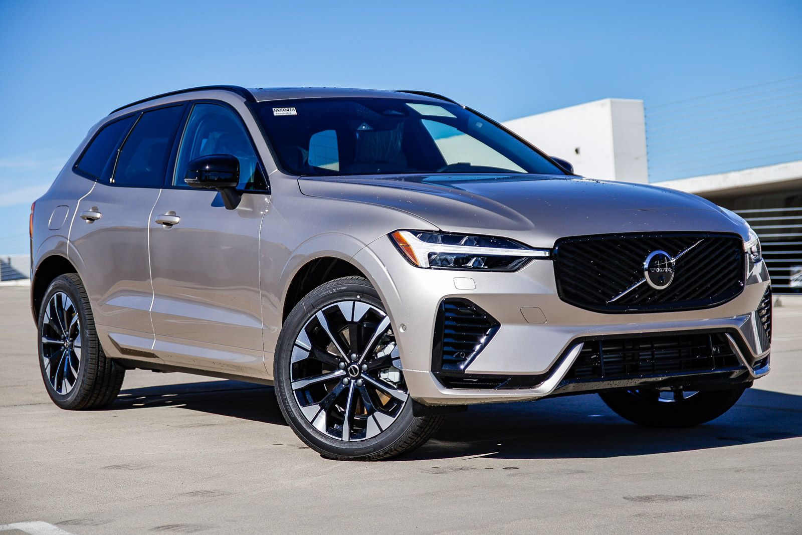 2026 Volvo XC60 Plug-In Hybrid T8 Plus