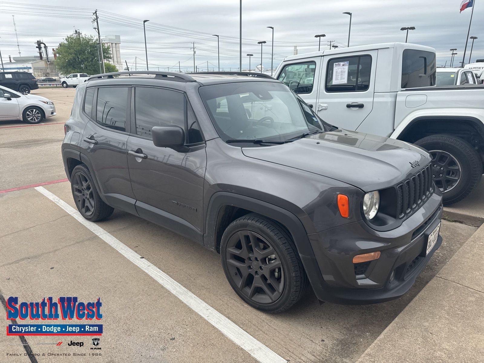 Gray (Granite Crystal Metallic Clearcoat) 2021 Jeep Renegade Latitude FWD SUV / Crossover Front-Wheel Drive 9-Speed Automatic