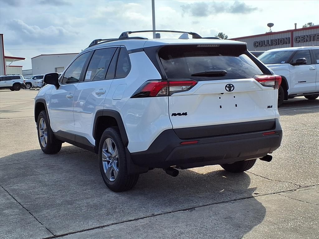 2025 Toyota RAV4 XLE photo 2