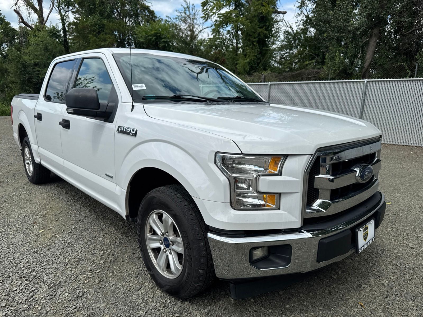Used 2017 White Ford XLT image 2