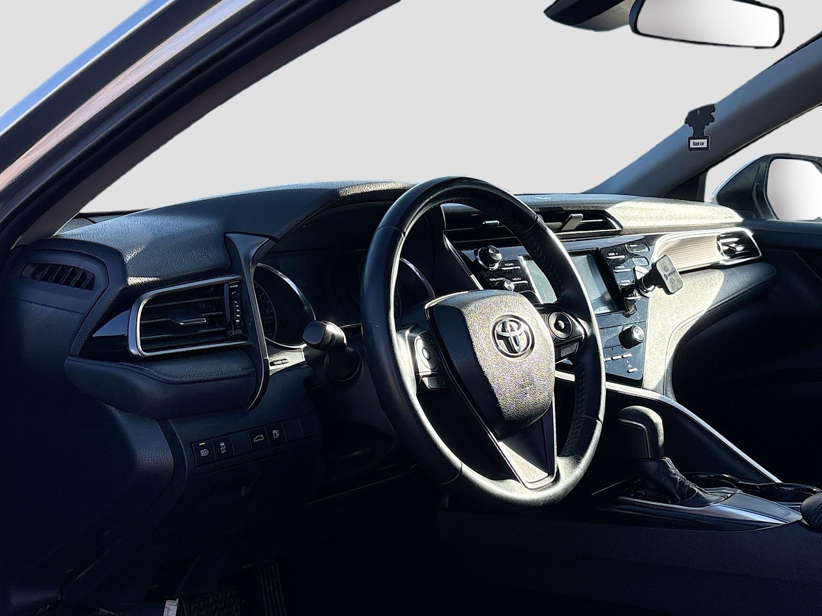 Used 2020 Silver Toyota SE image 9