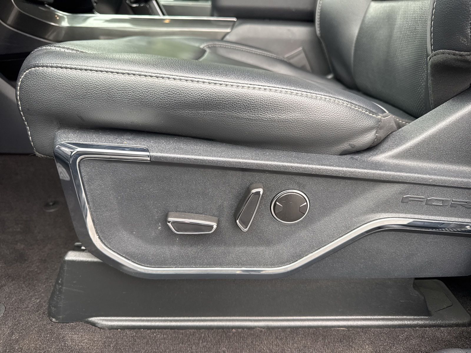 Certified Used 2023 Carbonized Gray Metallic Ford Lariat image 40