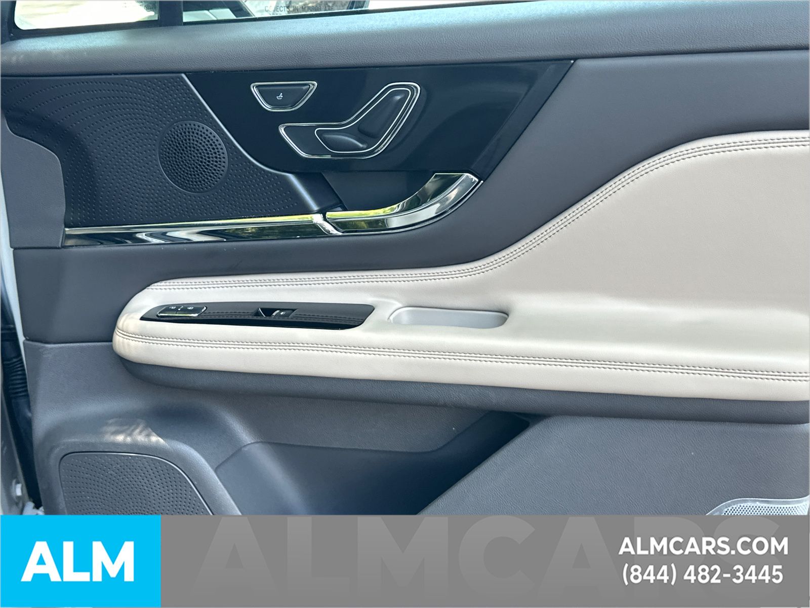 Used 2024 White Lincoln Grand Touring image 35